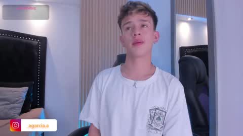 liam online show from April 17, 4:04 am