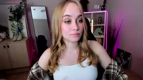Snapshot of lianabright chatting on June 9, 2:01 am Liana online show from June 9, 2:01 am