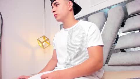 lianfox_ online show from March 10, 12:10 pm