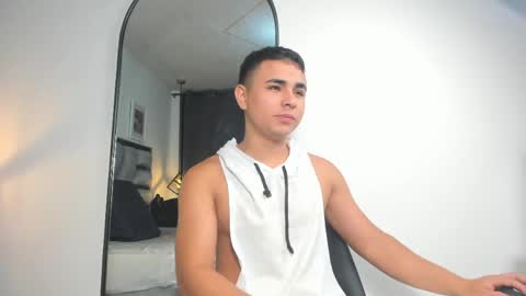 lianfox_ online show from May 28, 12:24 pm