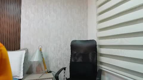 lianjones9 online show from June 21, 5:04 pm