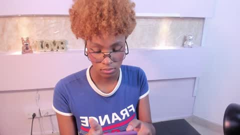 LiannaDixon online show from December 15, 2:59 pm