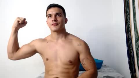 Snapshot of lianstonne chatting on February 11, 10:48 pm Liamstonne online show from February 11, 10:48 pm