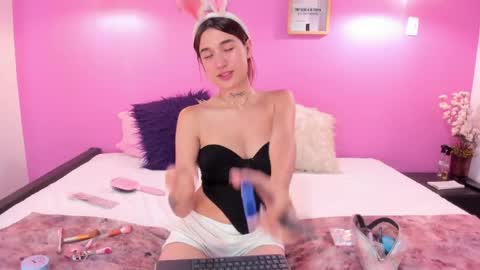 liapinket online show from April 8, 1:33 pm