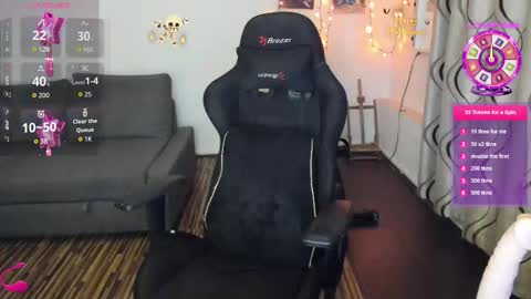 LiaQuinn online show from November 20, 2:50 pm