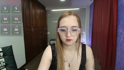 Lia Roberts online show from December 13, 8:15 pm