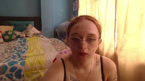 Lia Roberts online show from February 5, 6:15 pm