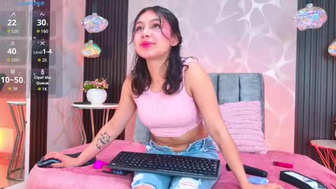 Lia online show from December 5, 7:10 pm