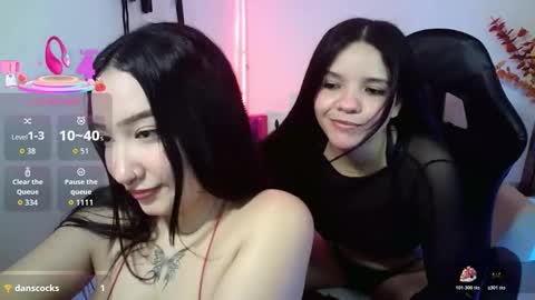 Snapshot of liavixen chatting on October 22, 8:19 pm Lia and Thiara online show from October 22, 8:19 pm