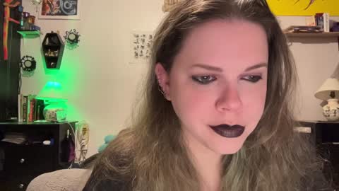 Libby Deetz online show from December 11, 10:03 am