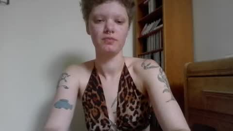 Snapshot of libbyelliott chatting on July 7, 10:25 pm libbyelliott online show from July 7, 10:25 pm