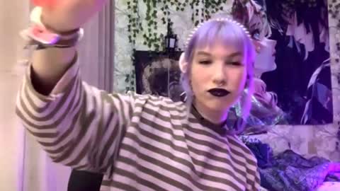 Lola online show from September 19, 7:03 pm