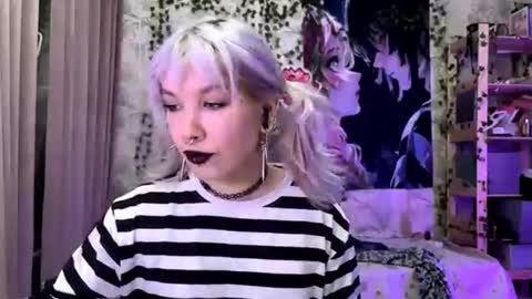 Lola online show from October 5, 7:01 pm