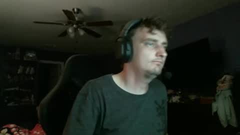 Snapshot of lickinchocolate chatting on April 5, 9:17 am cutiepie101 online show from April 5, 9:17 am