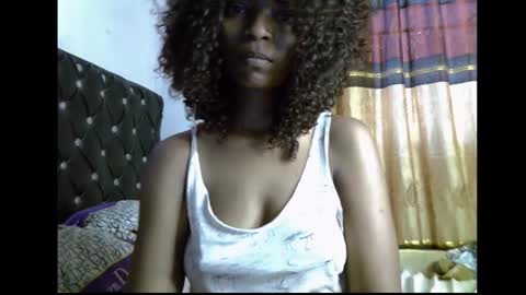 Snapshot of lickmefuckmex chatting on February 7, 11:47 am lickmefuckmex online show from February 7, 11:47 am