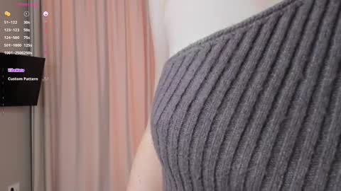 Snapshot of lienphay chatting on December 15, 6:17 am Caroline online show from December 15, 6:17 am