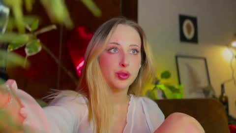 Snapshot of lierie chatting on February 14, 6:15 pm its my birthday today so im offline but id be so happy if you felt like sending me a birthday love while im away online show from February 14, 6:15 pm