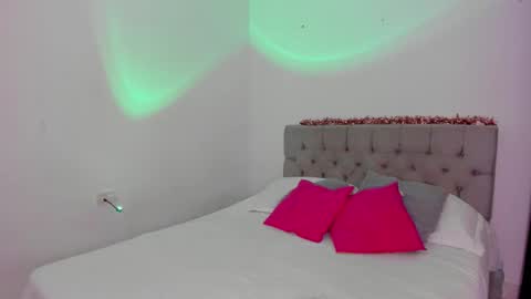 Snapshot of lightshine_ chatting on October 24, 12:08 am Maddie online show from October 24, 12:08 am