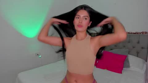 Snapshot of lightshine_ chatting on October 25, 2:30 am Maddie online show from October 25, 2:30 am