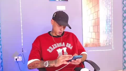 Snapshot of liiaam_lee_ chatting on July 4, 8:48 pm Daniel online show from July 4, 8:48 pm
