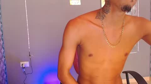 Snapshot of liiaam_lee_ chatting on July 10, 8:55 pm Daniel online show from July 10, 8:55 pm