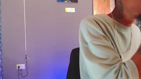 Snapshot of liiaam_lee_ chatting on July 15, 9:09 pm Daniel online show from July 15, 9:09 pm