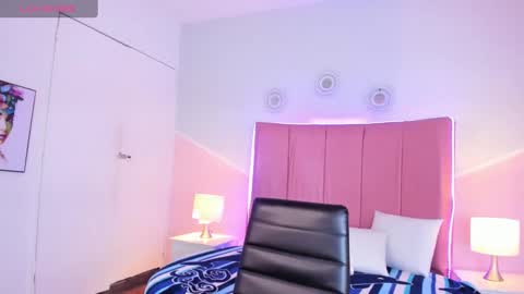 liiam_smith_ online show from October 14, 12:50 pm