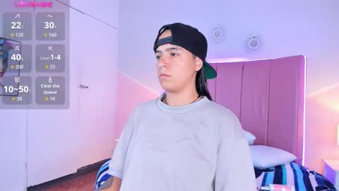 liiam_smith_ online show from October 17, 1:46 pm