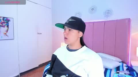 liiam_smith_ online show from October 25, 12:56 pm