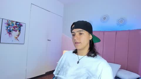 liiam_smith_ online show from November 14, 1:32 pm