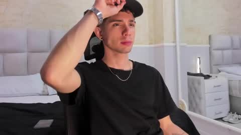 Snapshot of liiamhudson_ chatting on February 4, 7:18 am L I I A M online show from February 4, 7:18 am