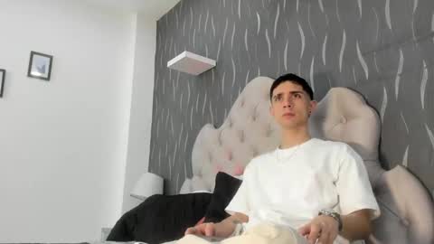 Snapshot of liiamhudson_ chatting on February 11, 4:33 am L I I A M online show from February 11, 4:33 am