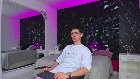 Snapshot of liiamhudson_ chatting on September 14, 5:12 pm L I I A M online show from September 14, 5:12 pm