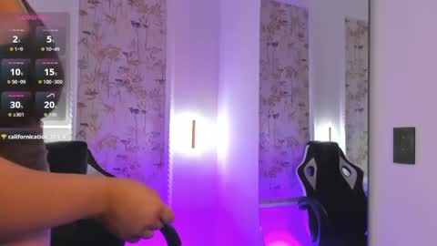 Snapshot of liiliie_petite chatting on May 25, 6:58 pm L I I L I I E online show from May 25, 6:58 pm