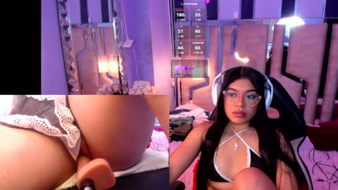Snapshot of liis_ chatting on January 4, 1:21 pm Liss online show from January 4, 1:21 pm