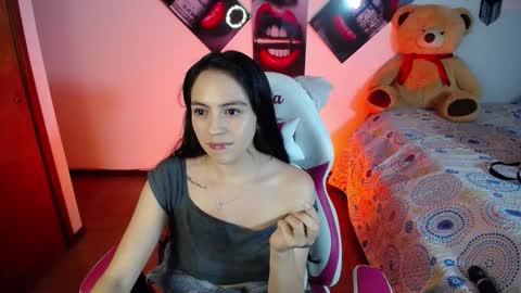 Snapshot of lika_little3 chatting on October 25, 1:02 am Liika online show from October 25, 1:02 am