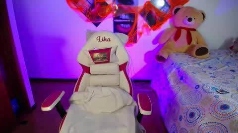 Snapshot of lika_little3 chatting on November 3, 2:46 am Liika online show from November 3, 2:46 am