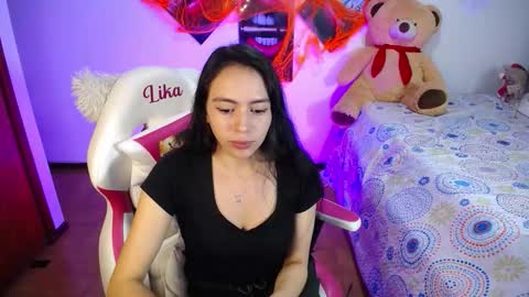 Snapshot of lika_little3 chatting on November 6, 2:01 am Liika online show from November 6, 2:01 am