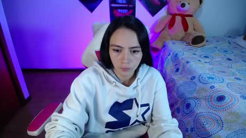 Snapshot of lika_little3 chatting on November 15, 3:37 am Liika online show from November 15, 3:37 am