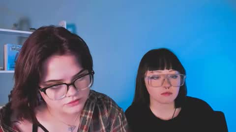 lika_pop online show from December 5, 8:05 pm