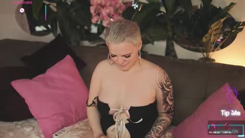 likaaberry online show from October 18, 5:43 am