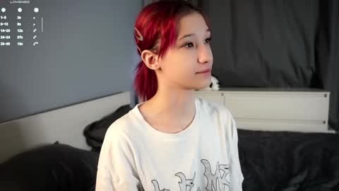 Emi online show from December 15, 11:36 am