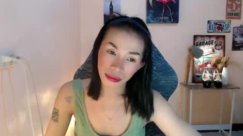 Snapshot of likliklicklengleng chatting on December 2, 4:35 pm Leng online show from December 2, 4:35 pm