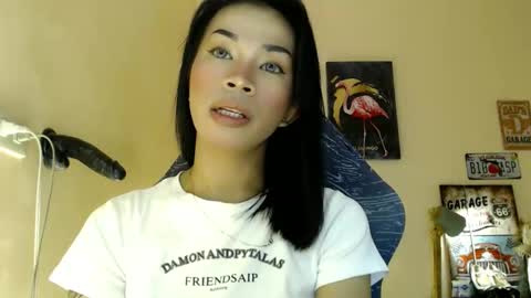 Snapshot of likliklicklengleng chatting on December 15, 5:17 pm Leng online show from December 15, 5:17 pm