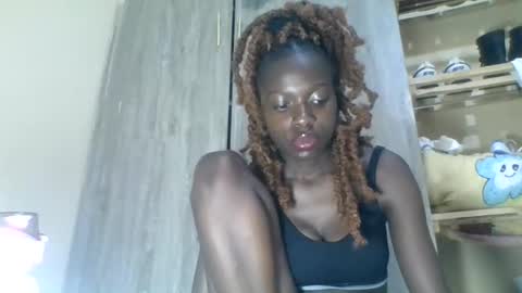 Snapshot of lil6041 chatting on October 20, 1:06 am lil6041 online show from October 20, 1:06 am