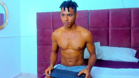 Snapshot of lil___king chatting on July 18, 1:37 pm Lil KIng online show from July 18, 1:37 pm