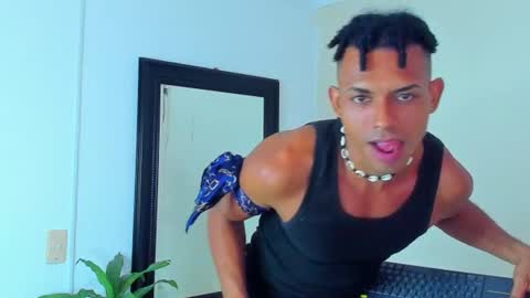 Snapshot of lil___king chatting on July 23, 9:46 pm Lil KIng online show from July 23, 9:46 pm