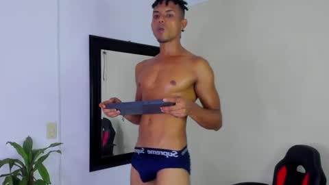 Snapshot of lil___king chatting on July 30, 4:00 am Lil KIng online show from July 30, 4:00 am