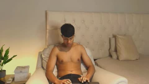 Snapshot of lil_ae1 chatting on January 10, 6:53 pm lil online show from January 10, 6:53 pm