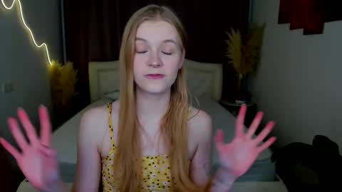 Snapshot of lil_cookie_monster chatting on February 6, 1:25 pm Erica online show from February 6, 1:25 pm